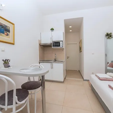Urban Apartment *