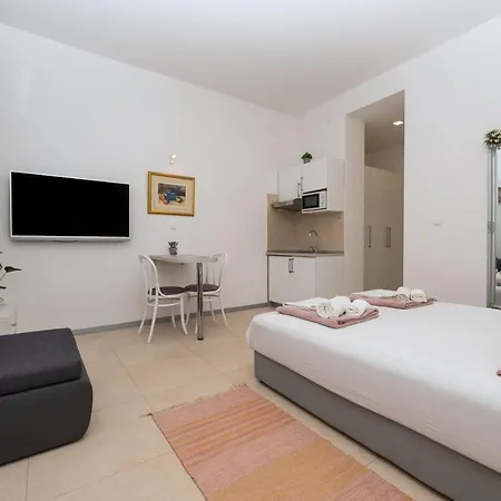 Urban Apartment *